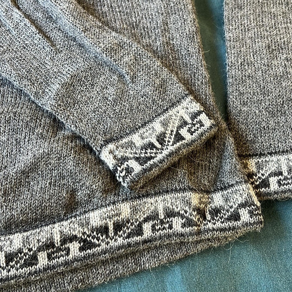 Peruvian Handmade Baby Alpaca Sweater - Picture 3 of 4